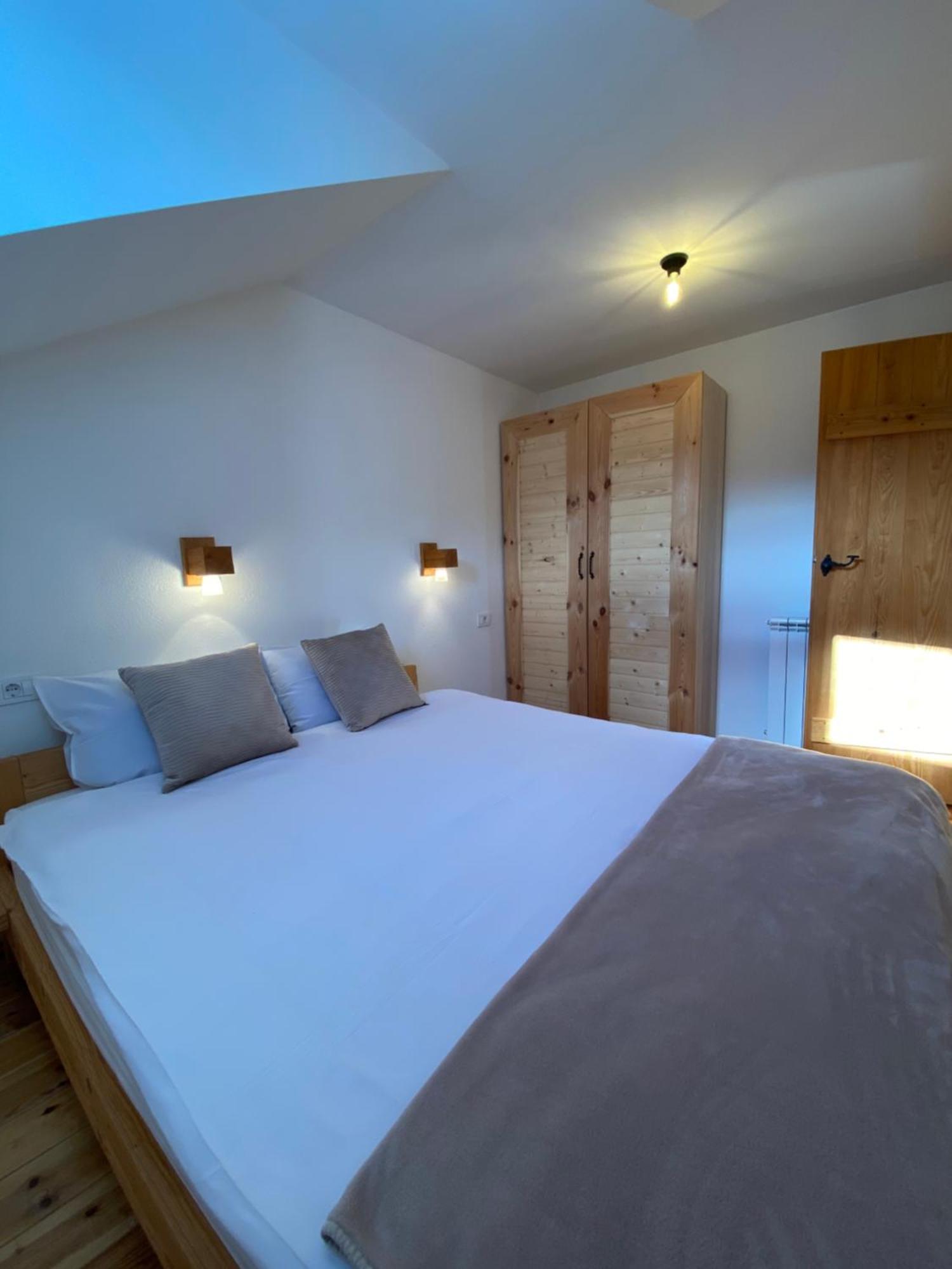 Pubhouse & Rooms Pahulja Колашин Экстерьер фото