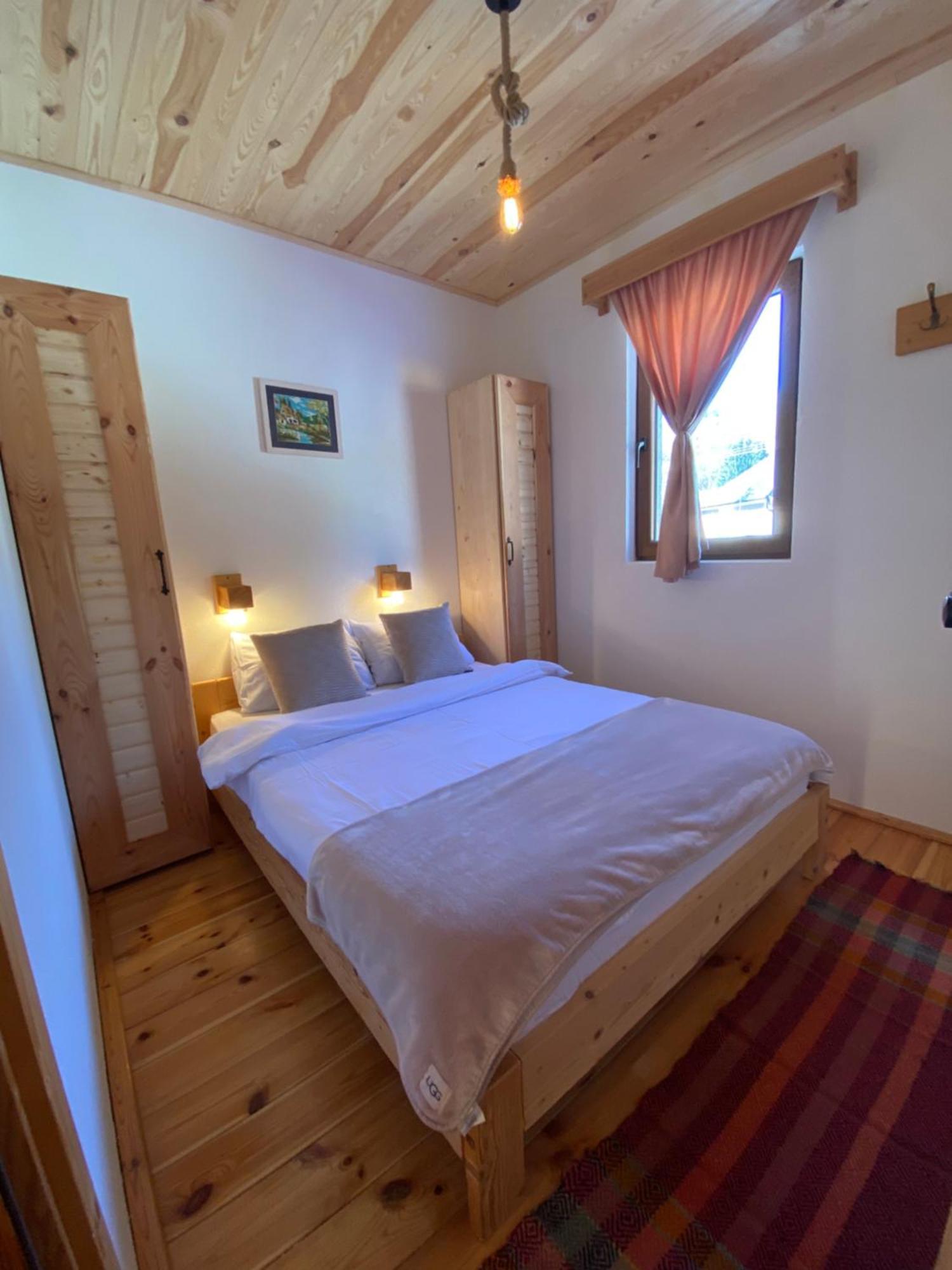 Pubhouse & Rooms Pahulja Колашин Экстерьер фото