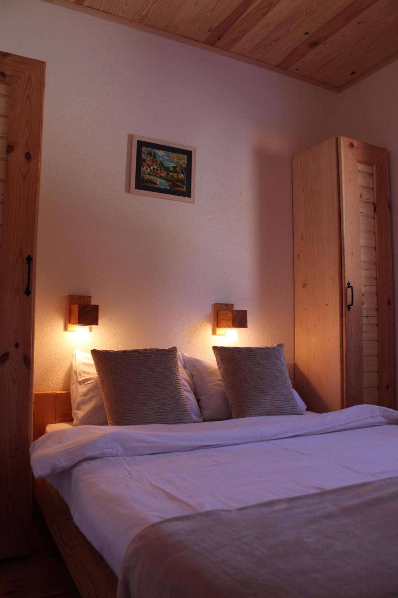 Pubhouse & Rooms Pahulja Колашин Экстерьер фото